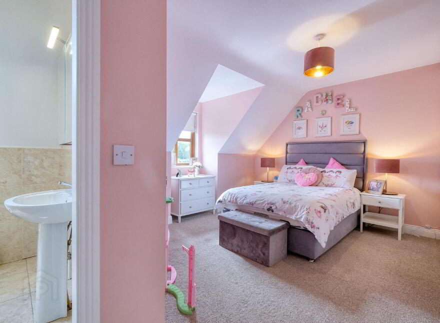 4 Melview Glen, Melview, N39R3P8