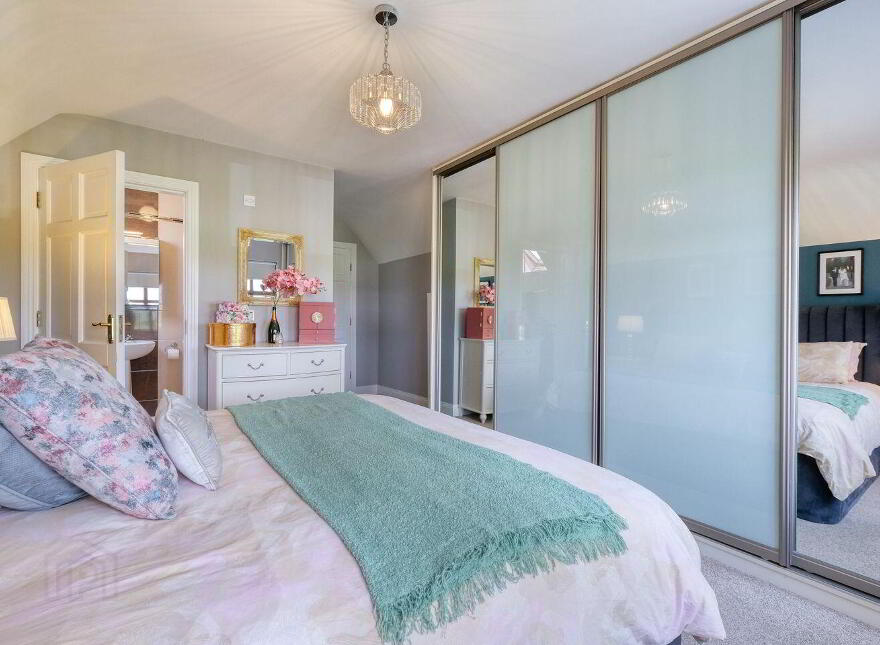 4 Melview Glen, Melview, N39R3P8