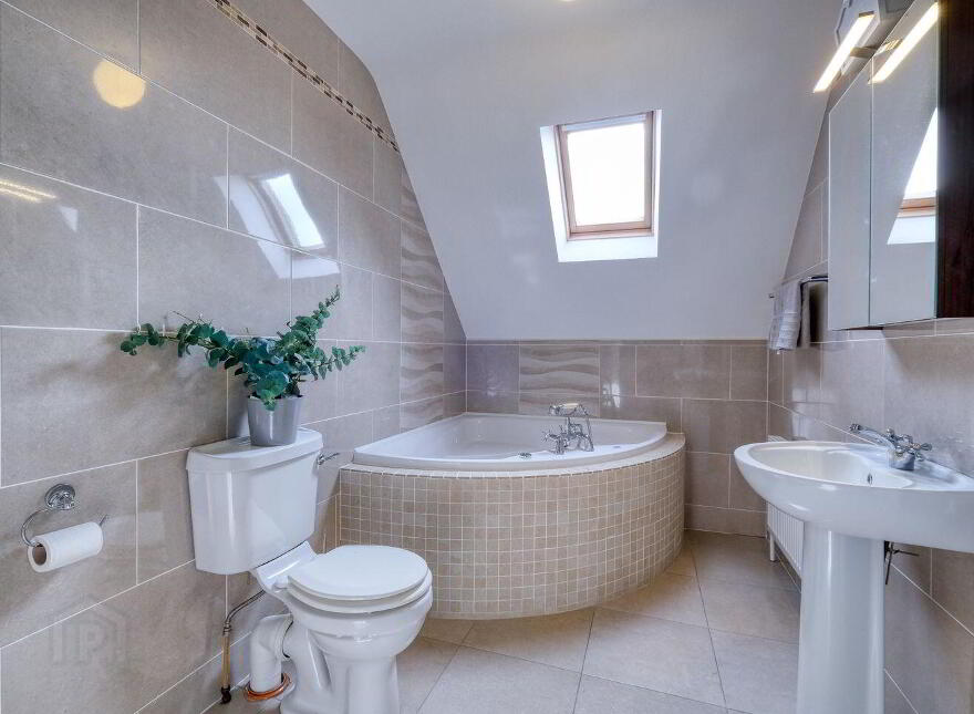 4 Melview Glen, Melview, N39R3P8