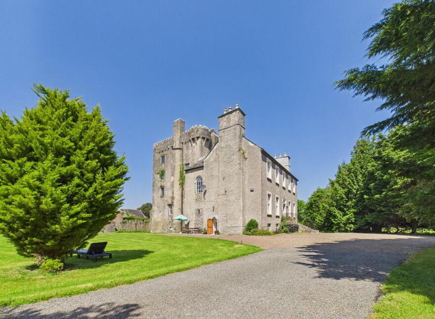 Emmel Castle, Emmel, Cloughjordan