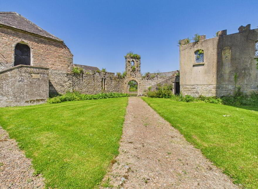 Emmel Castle, Emmel, Cloughjordan