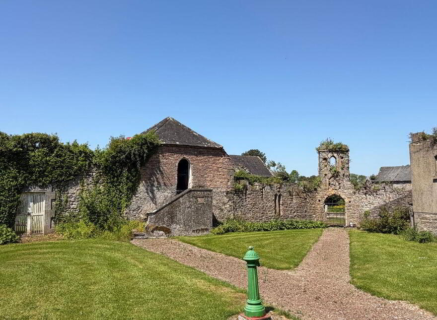 Emmel Castle, Emmel, Cloughjordan