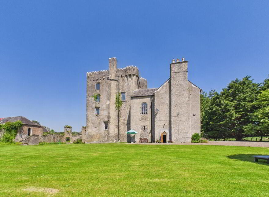 Emmel Castle, Emmel, Cloughjordan