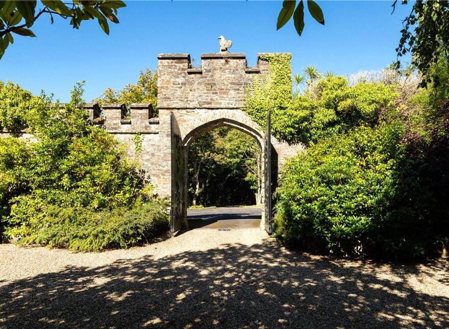 Coolmain Castle, Kilbrittain, P72AF85