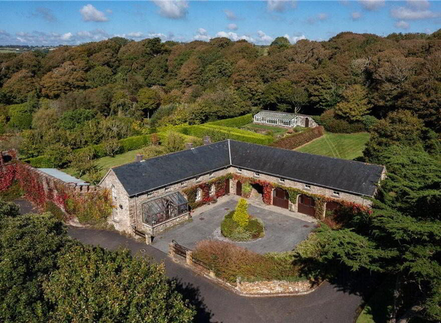 Coolmain Castle, Kilbrittain, P72AF85