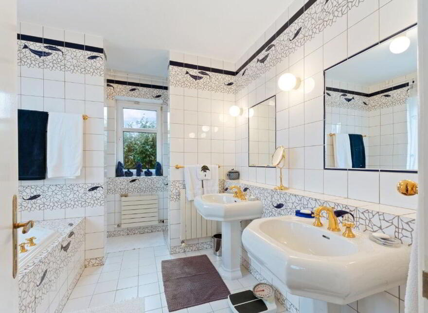 Blue Salmon, Ballyconneely, Ballyconneely, H71XK11