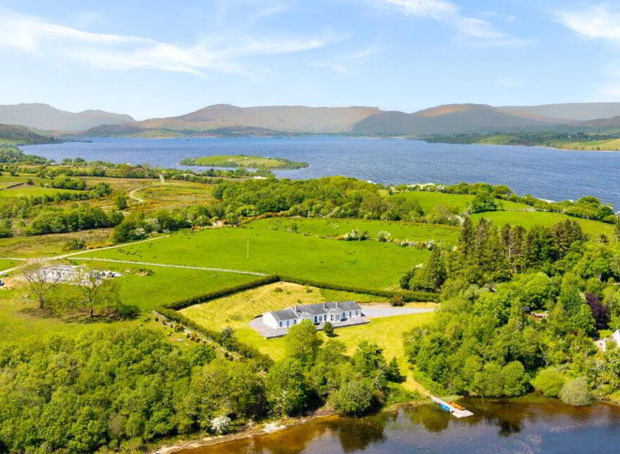 Rinneroon Bay House, Lough Corrib, Oughterard, H91WE2X