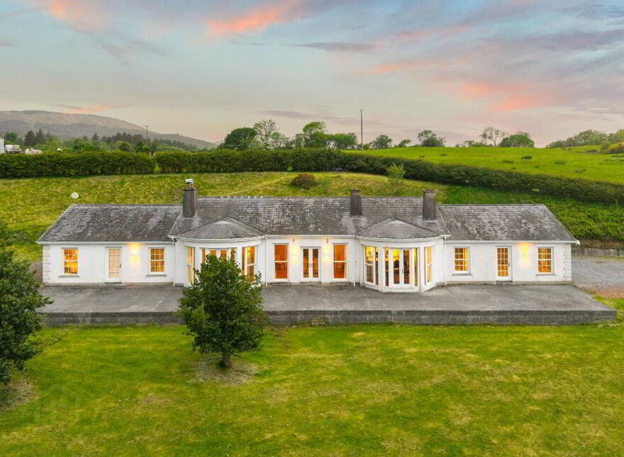 Rinneroon Bay House, Lough Corrib, Oughterard, H91WE2X