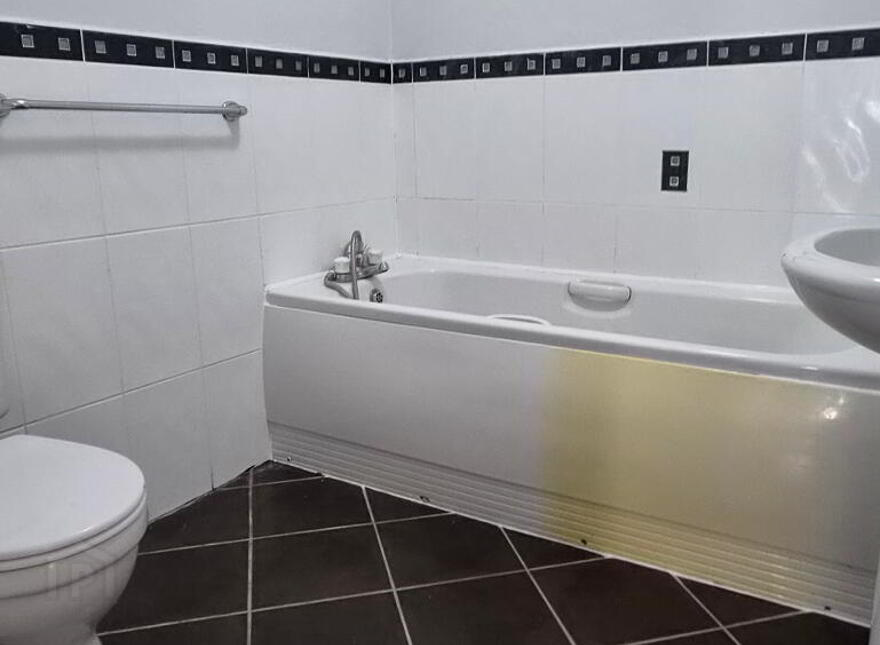 Apartment 20 The Plaza Central Park, Carrick-On-Shannon, N41HX58