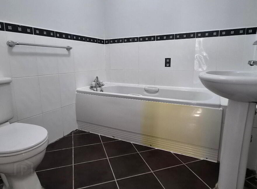 Apartment 20 The Plaza Central Park, Carrick-On-Shannon, N41HX58