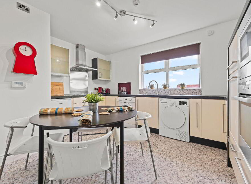 9B Dhu Varren Park, Portrush, BT56 8EL