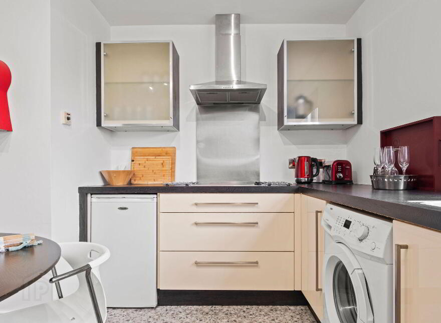 9B Dhu Varren Park, Portrush, BT56 8EL