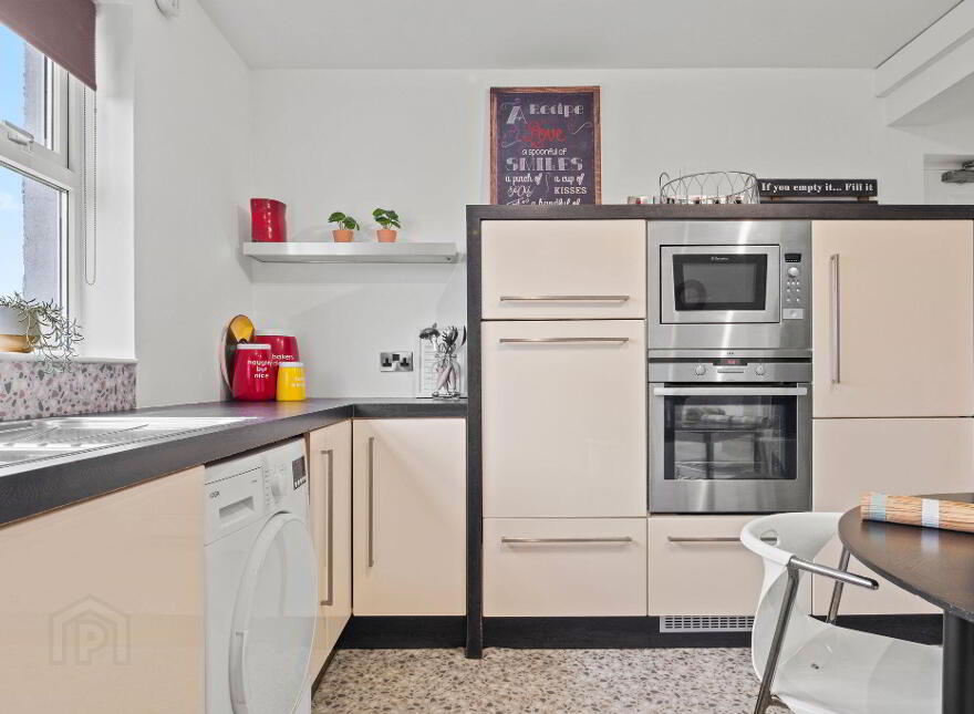 9B Dhu Varren Park, Portrush, BT56 8EL
