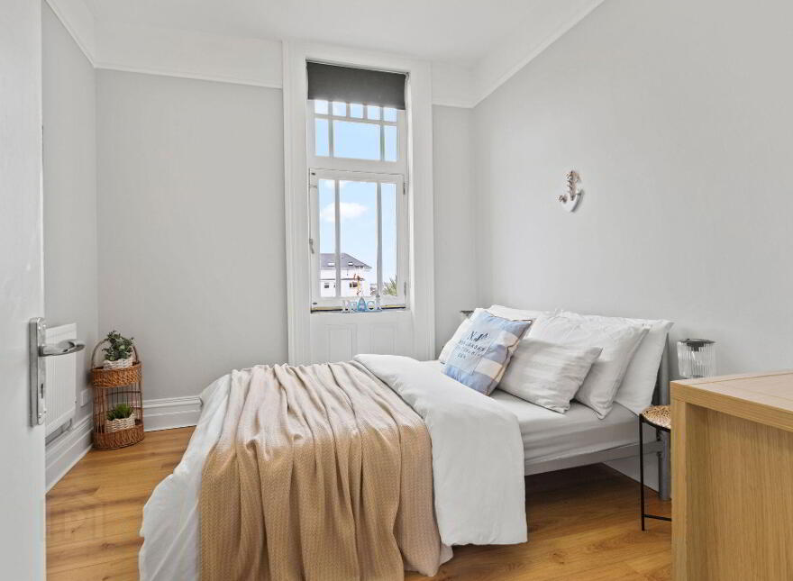 9B Dhu Varren Park, Portrush, BT56 8EL