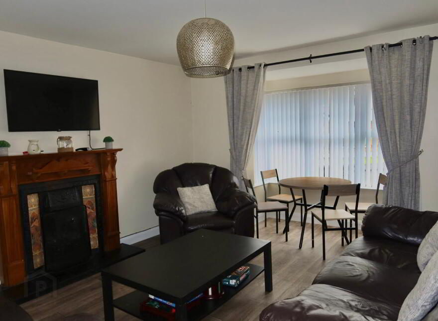 STUDENT LET 2026 - 27, 17 Old Mill Grange, Double Room Available, Portstewart, BT55 7GD