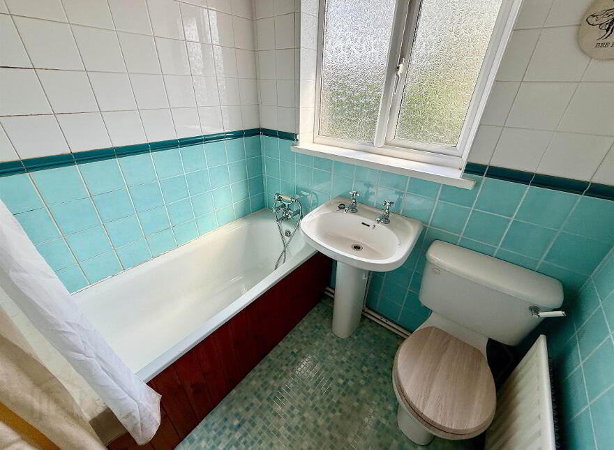10 Minnowburn Drive, Grays Park, Belfast, BT8 7QJ