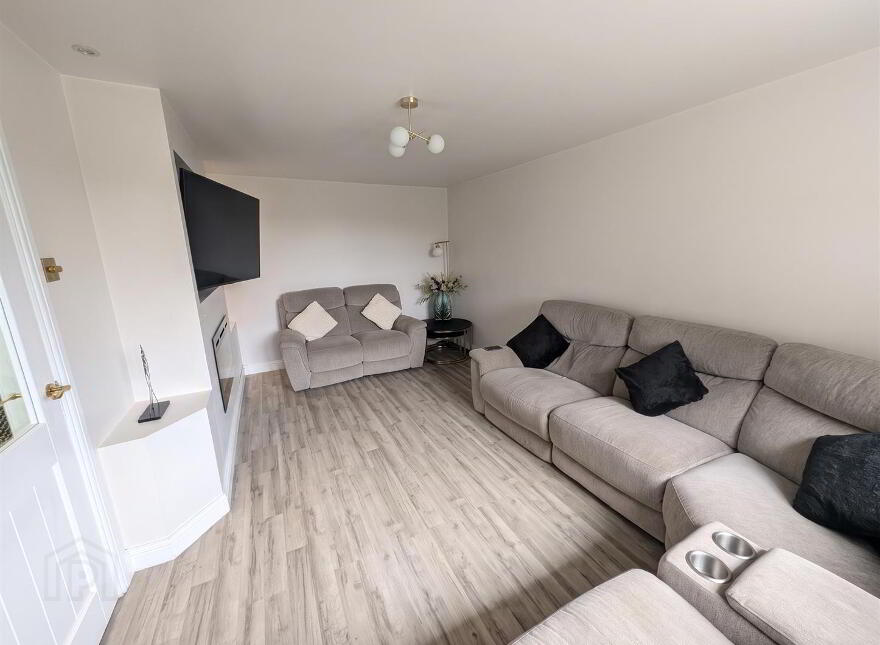 8 Isle Of Shinney Walk, Ballynahinch, BT24 8DF