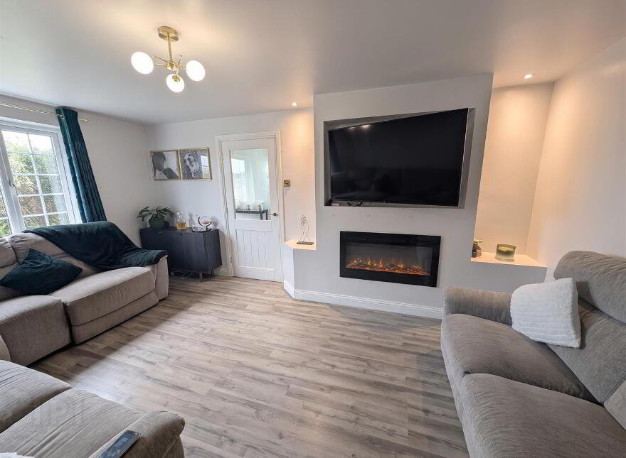 8 Isle Of Shinney Walk, Ballynahinch, BT24 8DF