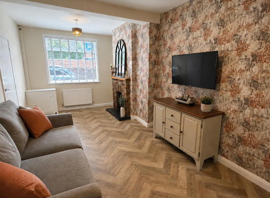 46 Low Road, Lisburn, BT27 4TJ