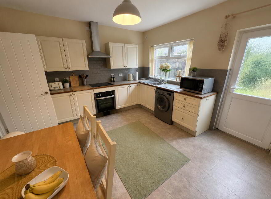 46 Low Road, Lisburn, BT27 4TJ