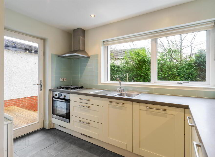 102 Kensington Road, Belfast, BT5 6NH