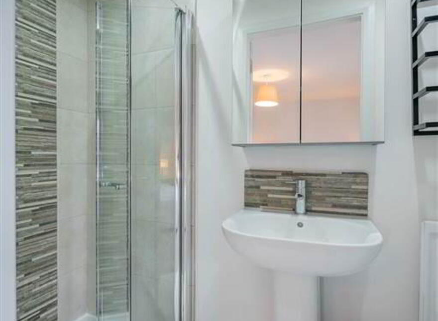 Apt 1 HWD, 124 High Street, Holywood, BT18 9HW