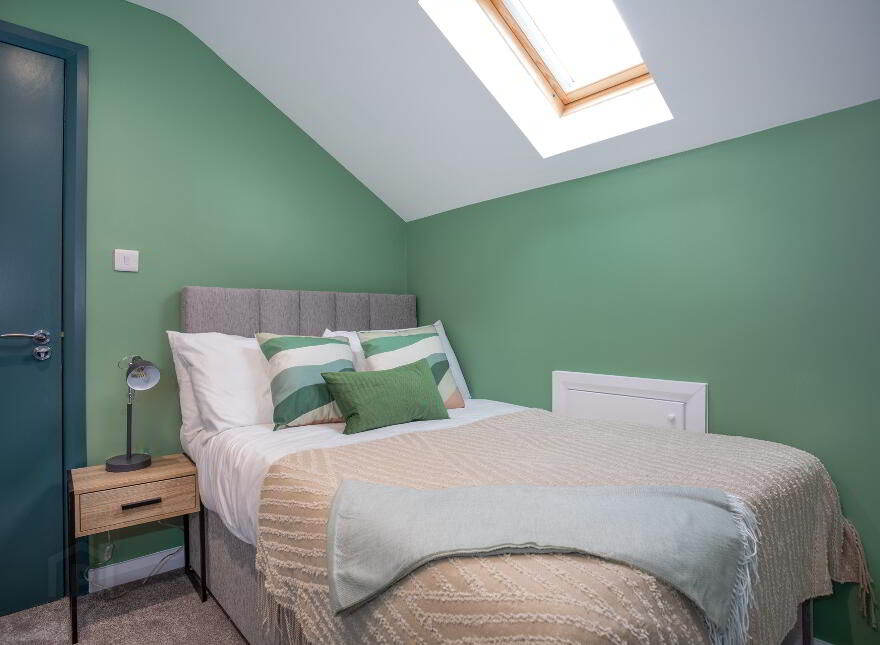 Room 3, Epworth Street, Belfast, BT5 4QR