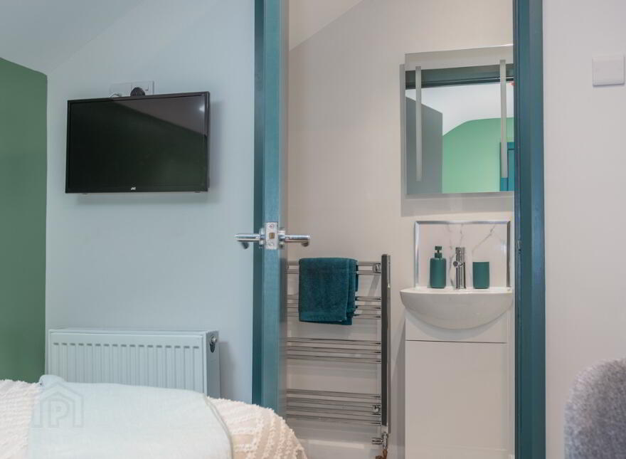 Room 3, Epworth Street, Belfast, BT5 4QR