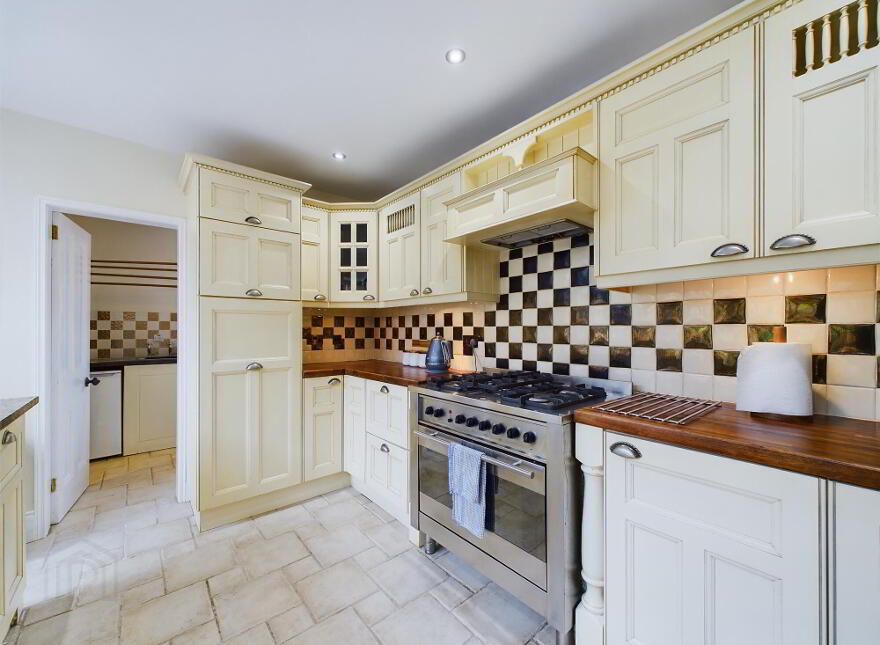 375 Upper Newtownards Road, Belfast, BT4 3LF