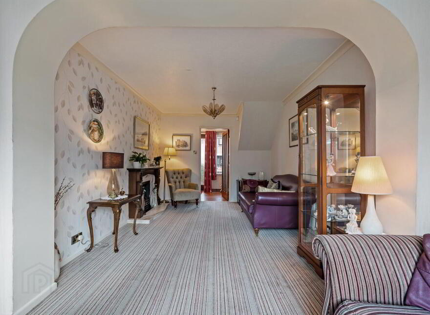 33 La Salle Park, Falls Road, Belfast, BT12 6DL