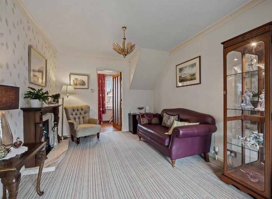33 La Salle Park, Falls Road, Belfast, BT12 6DL