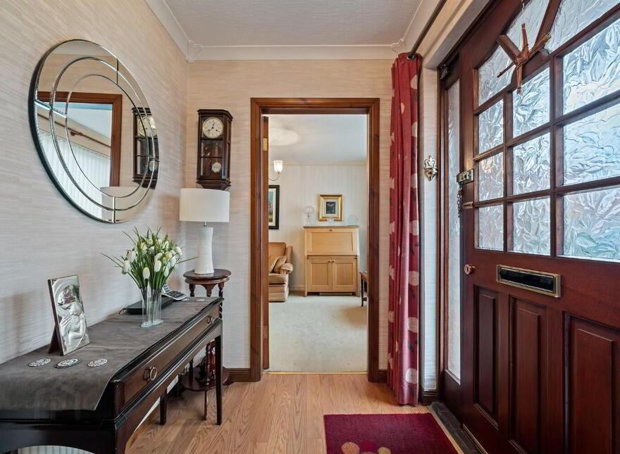 33 La Salle Park, Falls Road, Belfast, BT12 6DL