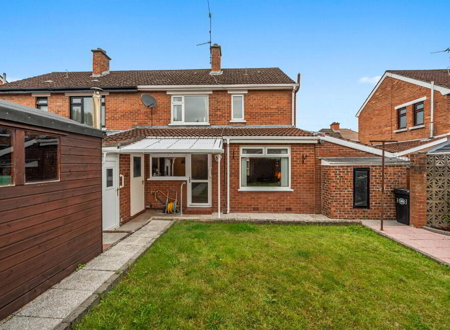 33 La Salle Park, Falls Road, Belfast, BT12 6DL