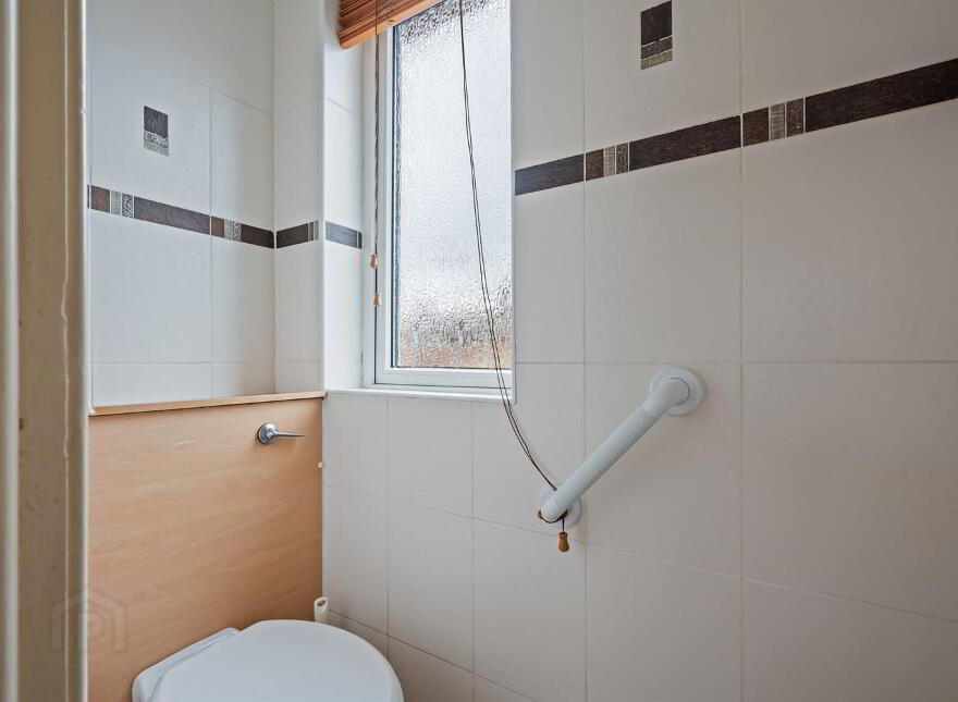 33 La Salle Park, Falls Road, Belfast, BT12 6DL