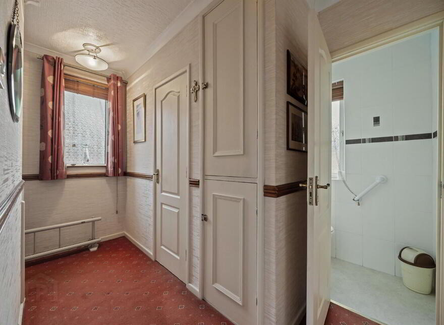 33 La Salle Park, Falls Road, Belfast, BT12 6DL