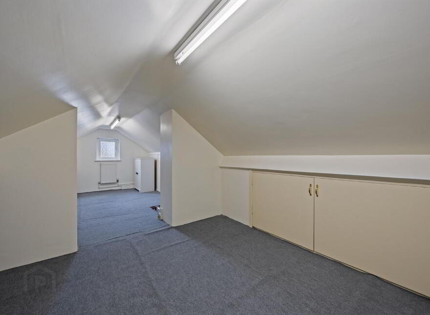 33 La Salle Park, Falls Road, Belfast, BT12 6DL
