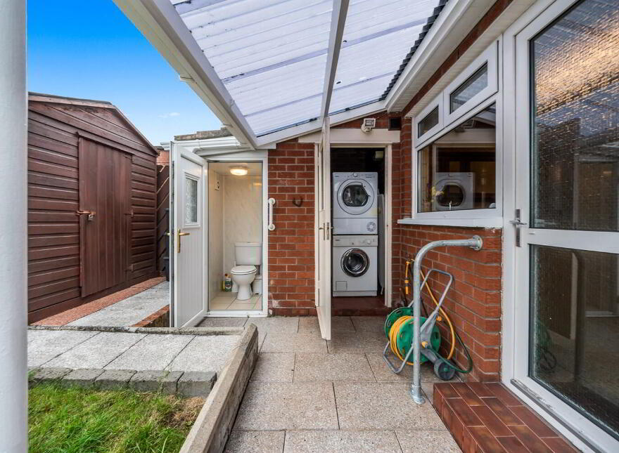 33 La Salle Park, Falls Road, Belfast, BT12 6DL