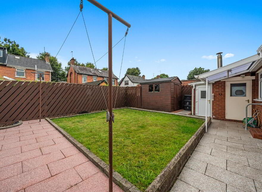 33 La Salle Park, Falls Road, Belfast, BT12 6DL
