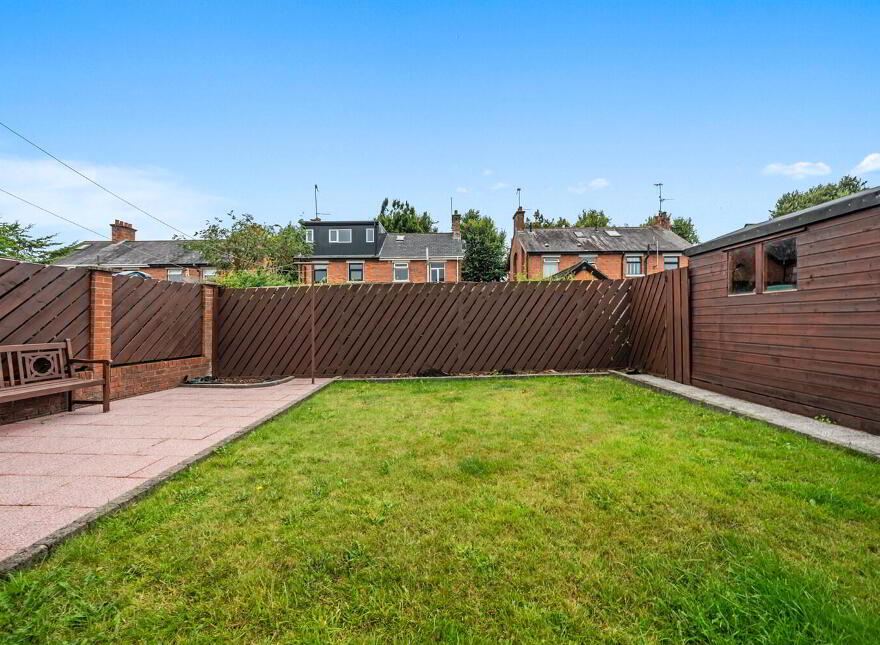 33 La Salle Park, Falls Road, Belfast, BT12 6DL