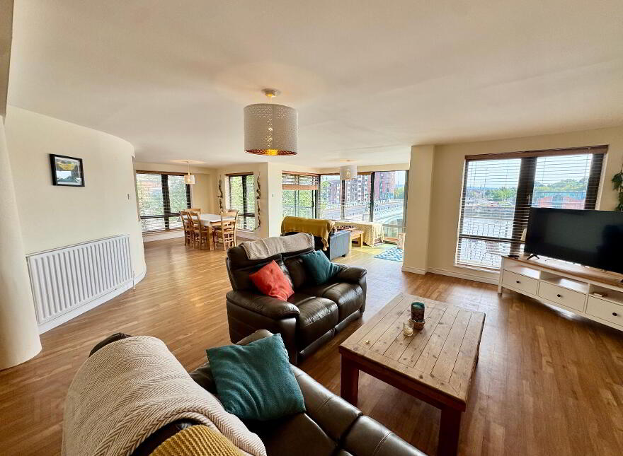 38 St Georges Harbour, Belfast, BT1 3SG