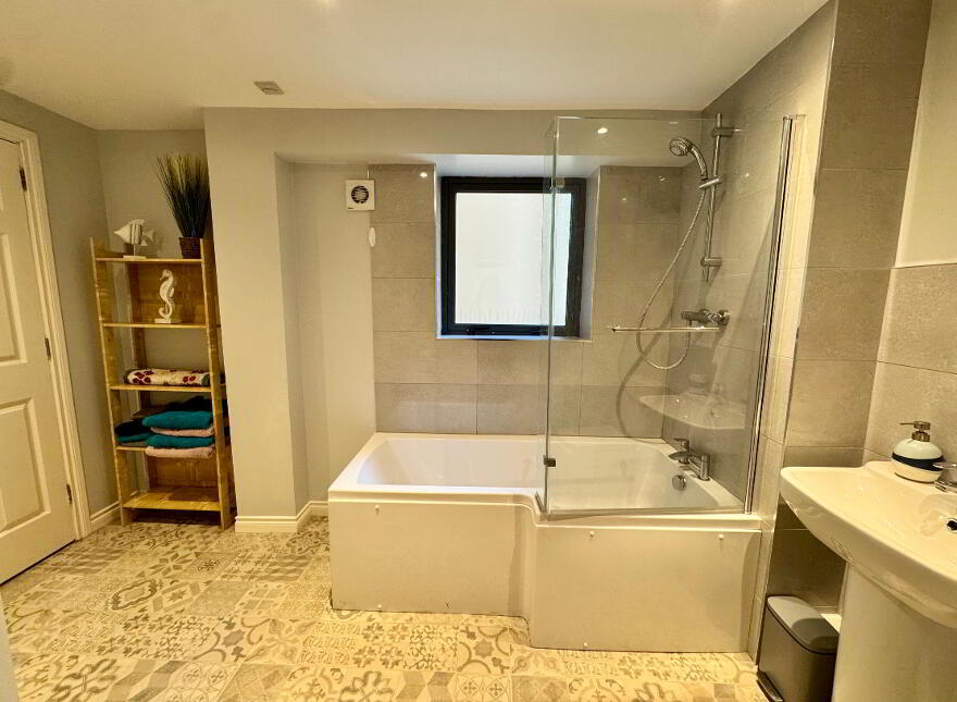 38 St Georges Harbour, Belfast, BT1 3SG