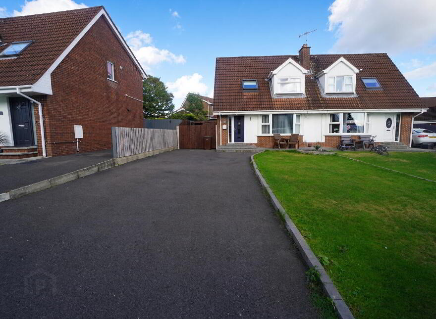 16 Hillview Avenue, Carrickfergus, BT38 8YP photo