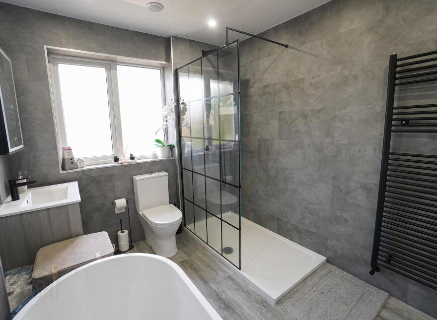16 Hillview Avenue, Carrickfergus, BT38 8YP