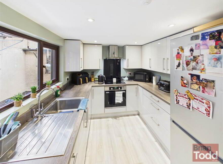 Bay Road, Larne, BT40 1DE