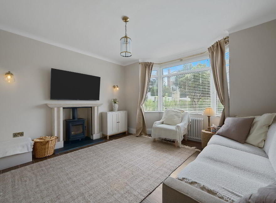 6 Kingsway Avenue, Belfast, BT5 7DN
