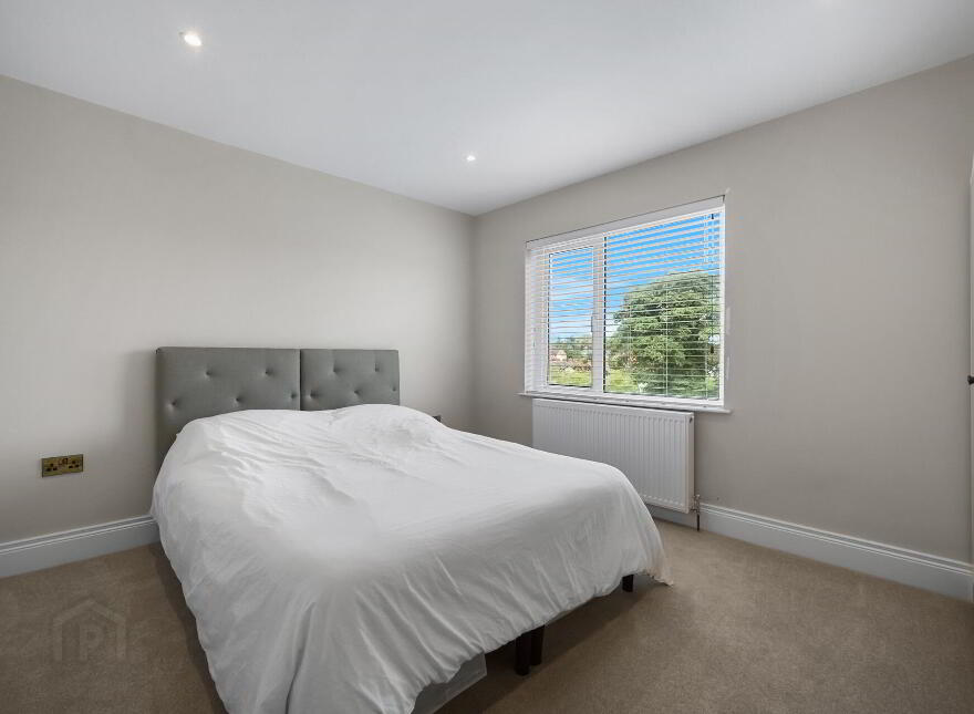 6 Kingsway Avenue, Belfast, BT5 7DN