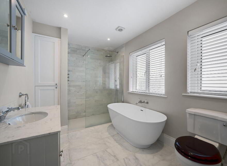 6 Kingsway Avenue, Belfast, BT5 7DN
