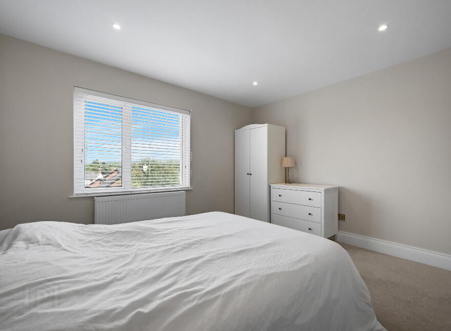 6 Kingsway Avenue, Belfast, BT5 7DN