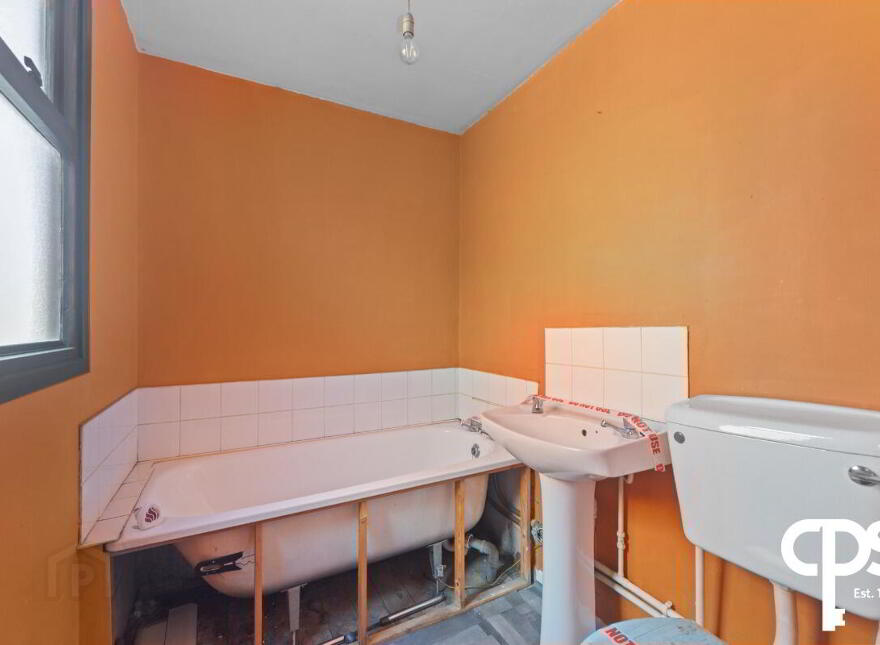 7 Institution Place, Belfast, BT12 4AE