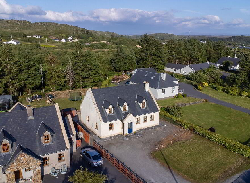 Westport Road, Clifden, H71V242